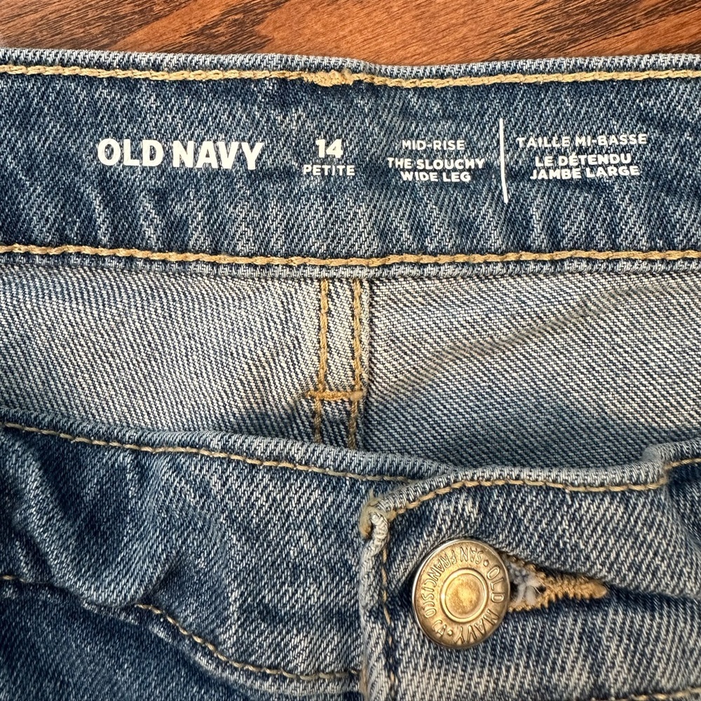 Old Navy Mid-Rise Slouchy Wide-Leg Jeans - Picture 8 of 10